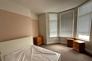 2 bed flat, Beaumont Road, Flat 2, St Judes, Plymouth, PL49BW - Image 2